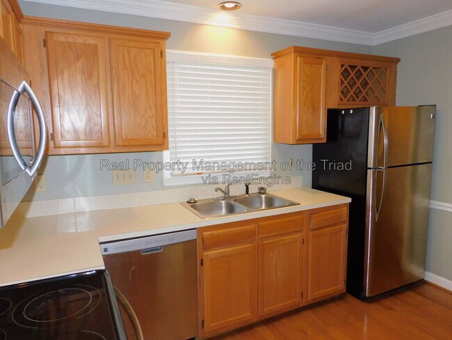 Building Photo - 12 Cedar Knoll Dr