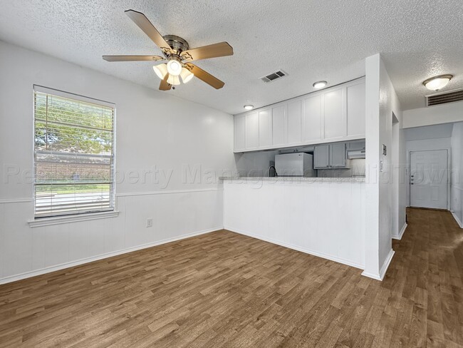 Photo - 536 Guerin Dr House