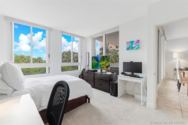 Foto del edificio - 789 Crandon Blvd
