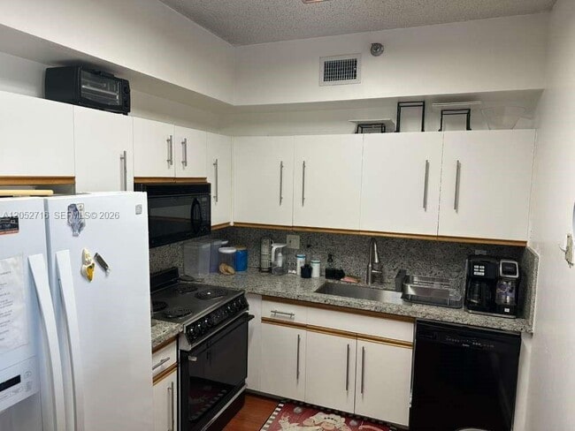 Foto del edificio - 3400 NE 192 St
