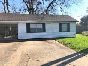 Building Photo - 706 Picard Rd