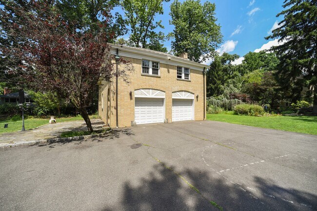 Building Photo - 64 Canfield Rd