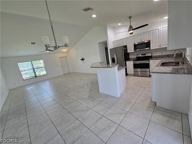 Foto del edificio - 329 SW 21st Ln