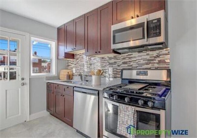 Foto del edificio - 2214 Redthorn Rd