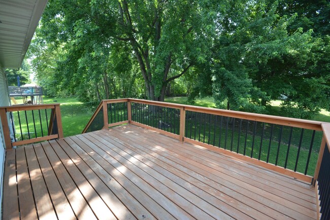 Foto del edificio - Gorgeous 3 bedroom with Updates Available ...