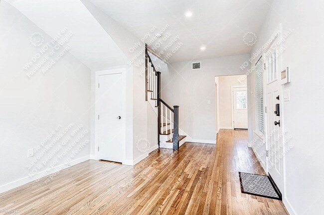 Building Photo - 2 br, 1 bath Duplex - 2810 Wooldridge Dr