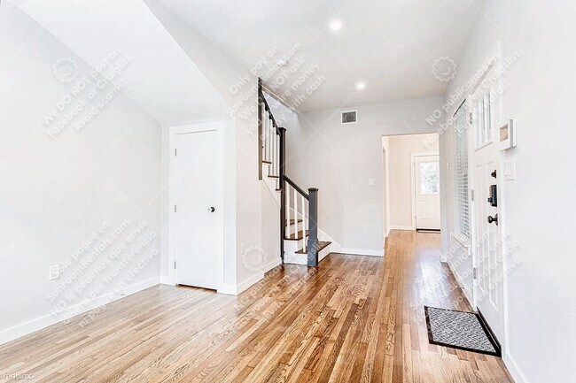 Foto del edificio - 2 br, 1 bath Duplex - 2810 Wooldridge Dr