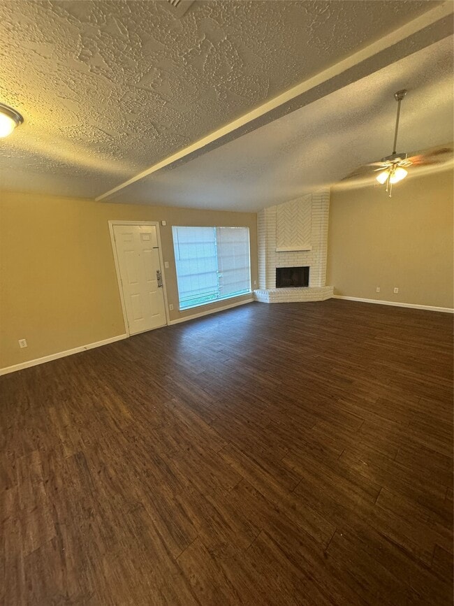 Building Photo - 13418 Oak Ledge Dr