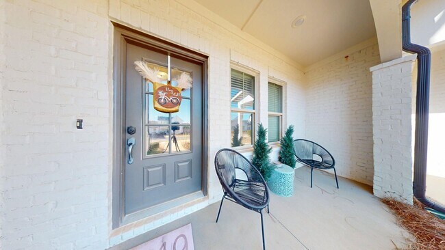 Foto del edificio - Spacious and Well Maintained 3 Bedroom Townhome in Woodward Oaks