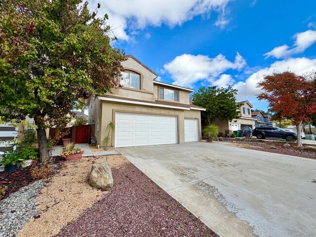 Building Photo - Spacious Oak Creek Cul-de-Sac Home with 5 Bedrooms & 3-Car Garage
