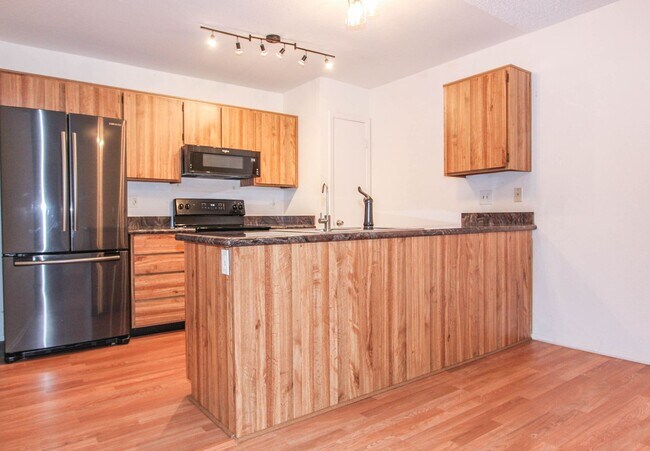 Building Photo - 2 Bedroom 2 Bath Condo in Montana Terrace