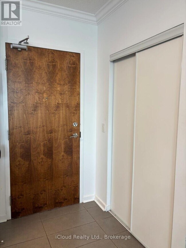 Photo du bâtiment - 1235 Bayly St