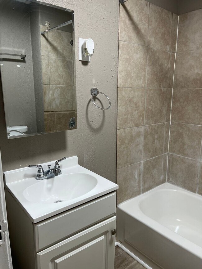 Foto del edificio - 3106 English Ave