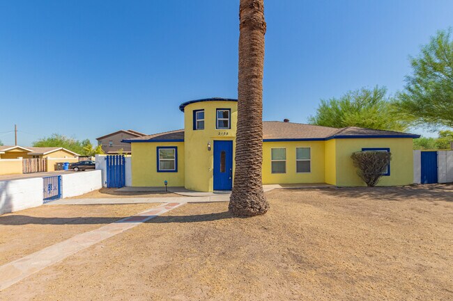 Foto del edificio - 2138 E Broadway Rd