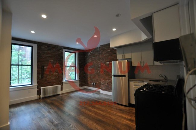 Building Photo - 247 E 39th St