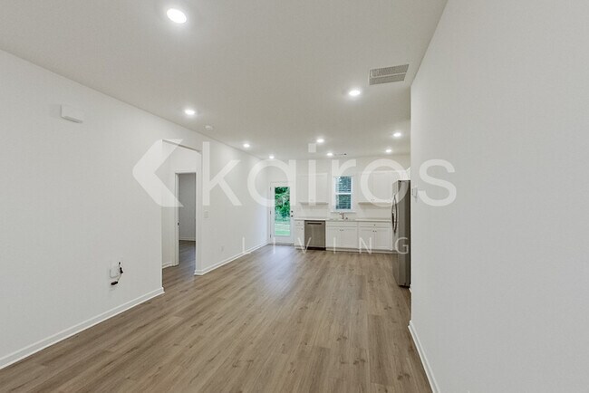Foto del edificio - 122 Silver Maple Cir