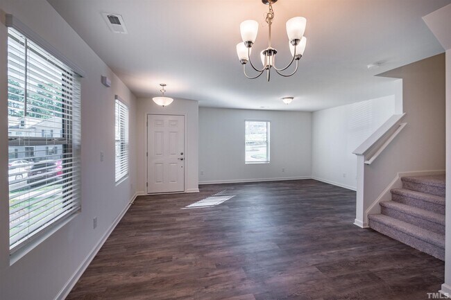 Building Photo - 521 Hobkirks Pl