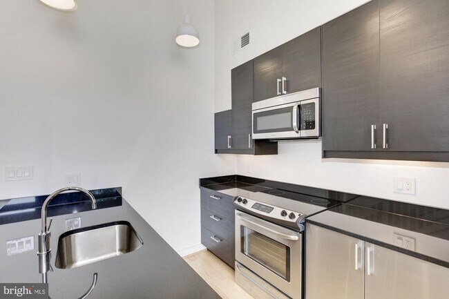 Foto del edificio - 215 Upshur St NW