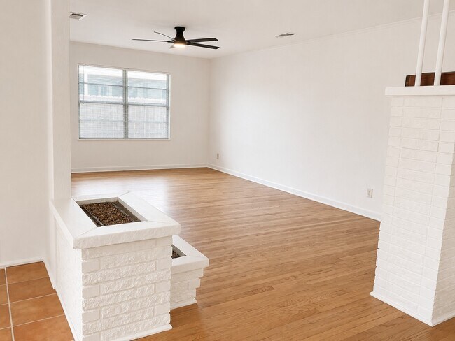 Building Photo - 1008 Wright Blvd