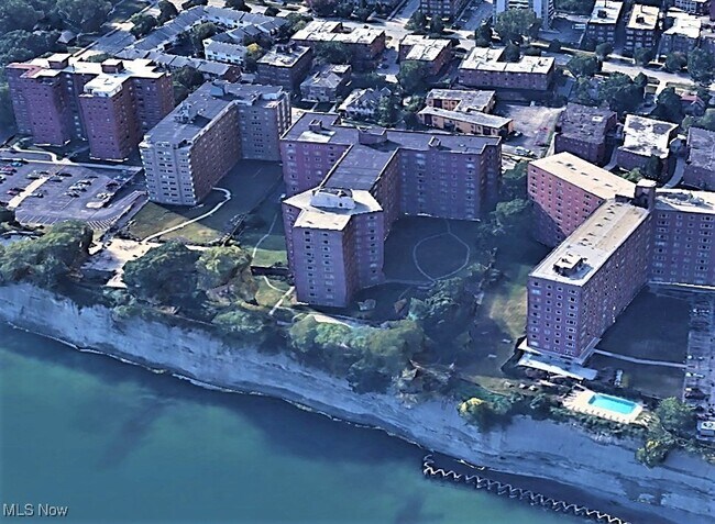 Foto del edificio - 11820 Edgewater Dr