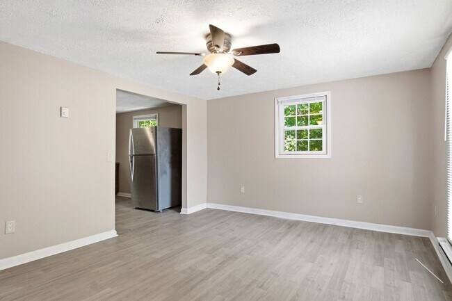 Foto del edificio - 2 Bed / 1 Bath. Pet Friendly. Off street parking.