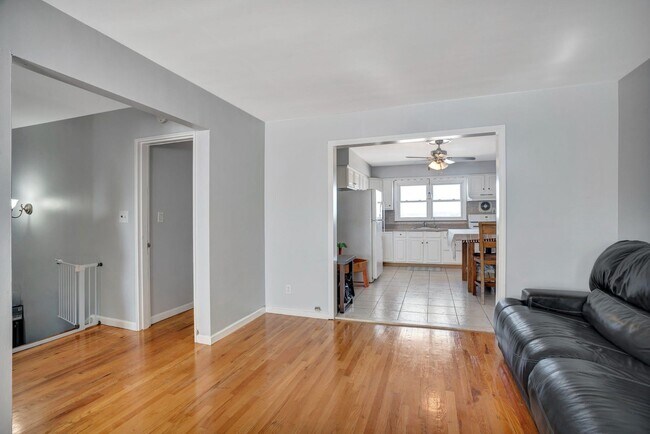 Building Photo - 1400 70th St