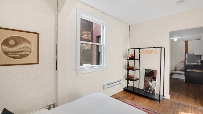 Building Photo - 1241 Hubbard St