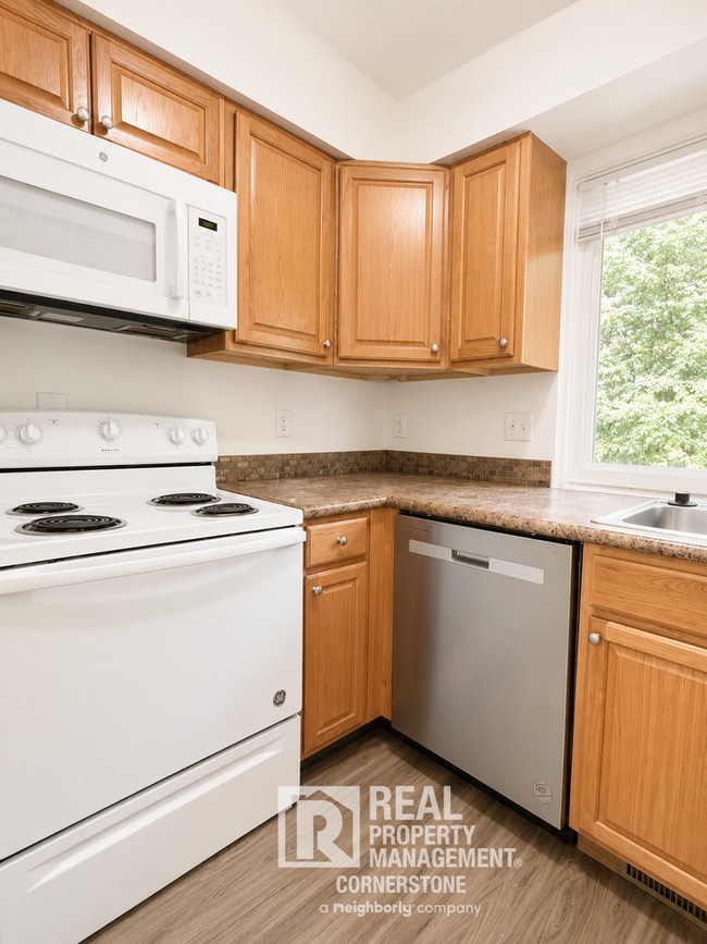Building Photo - Spacious 2BR Townhome in Gull Lake Schools | Dog Friendly