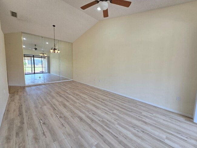 Building Photo - Cozy 2 bed/ 2 bath Villa in Beekman Lakes ...