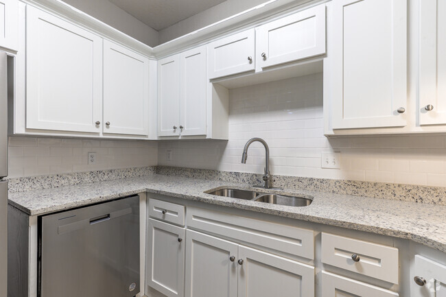 2BD, 2.5BA - 1880SF - Kitchen - Stonebridge Townhomes