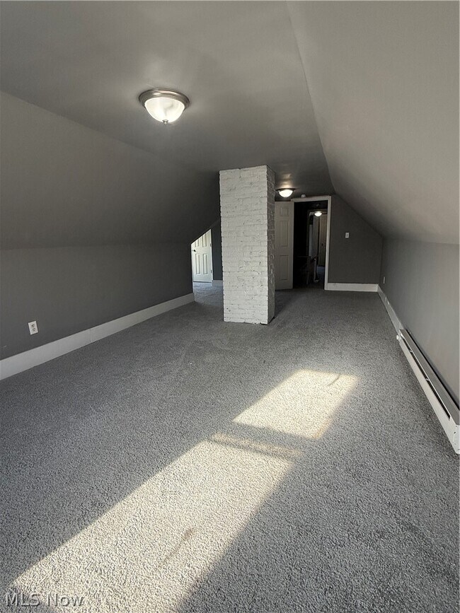 Foto del edificio - 10527 Earle Ave