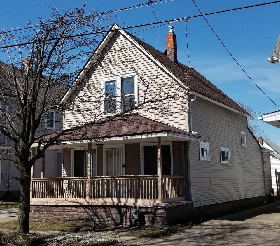 Primary Photo - Old Brooklyn - 4 Bedroom Single Family Home