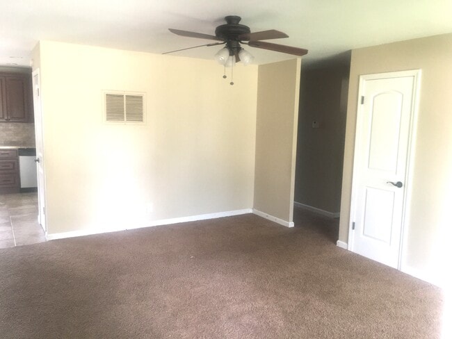 Building Photo - 564 Palace Ln