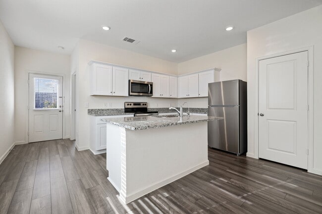 Building Photo - 614 Edge Lake Ct