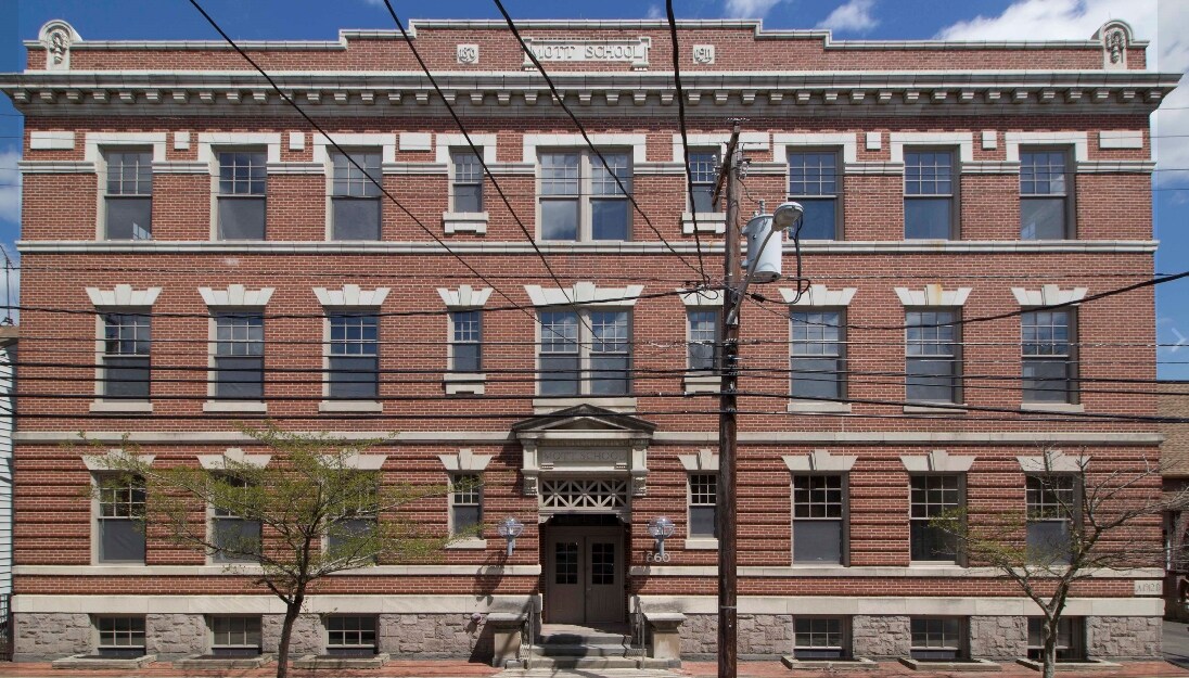 Primary Photo - 660 Centre Street
