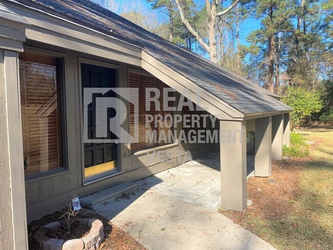 Foto del edificio - Spacious Home in Country Club Estates