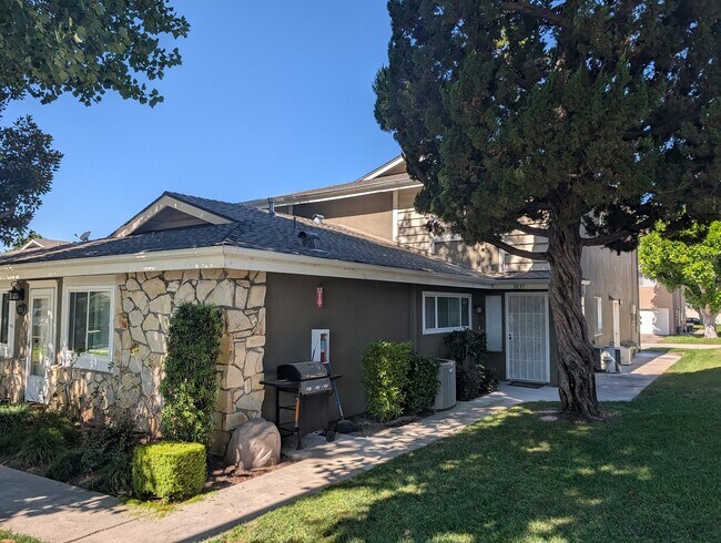 Foto del edificio - 3037 Knollwood Ave