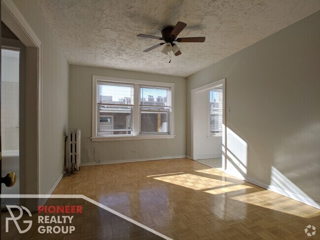 Building Photo - 711 W Belmont Ave