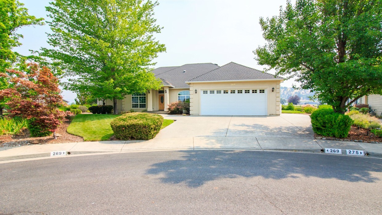 269 Prairie Landing Dr, Eagle Point, OR 97524 House Rental in Eagle