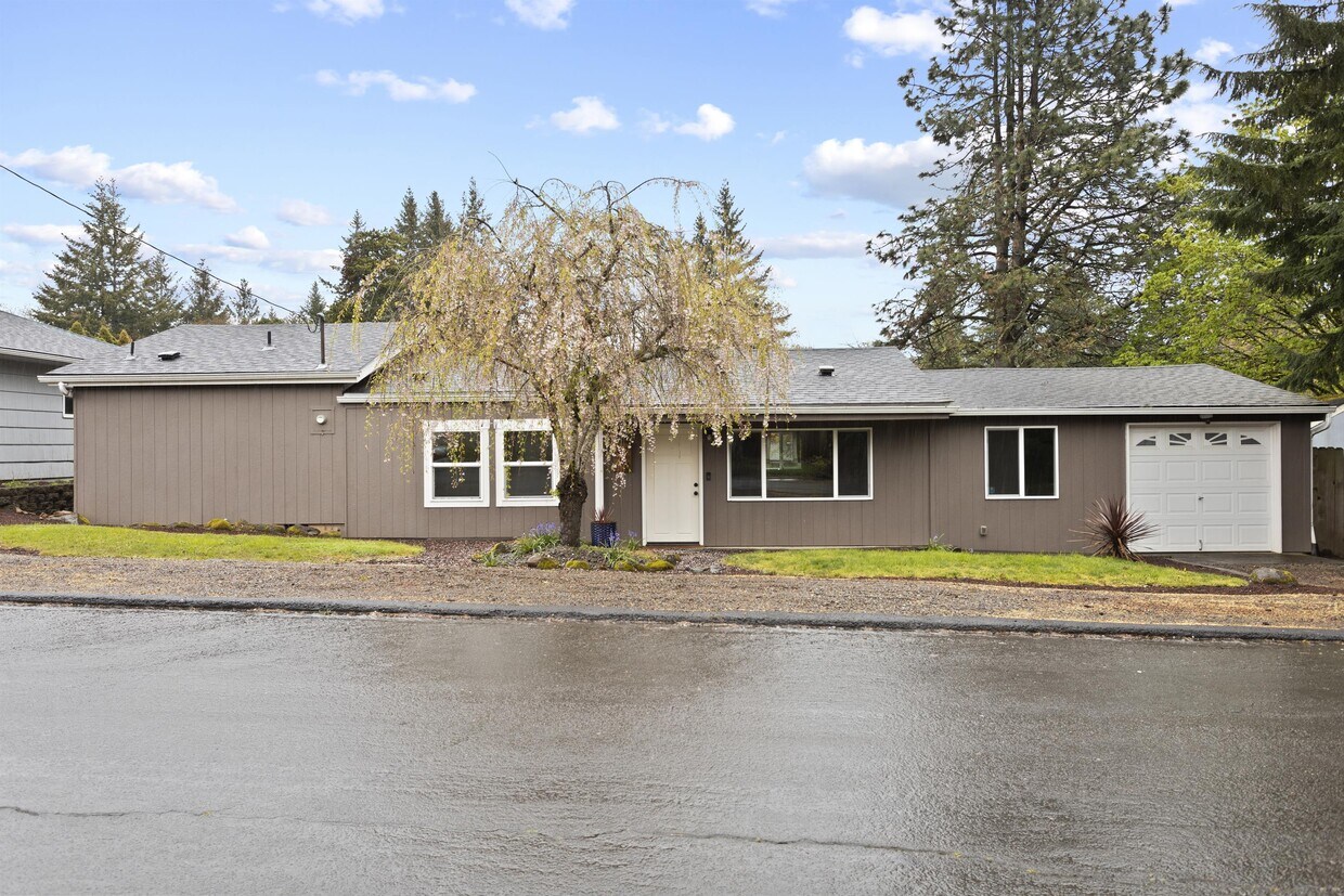 Primary Photo - 3980 Dakota Rd SE