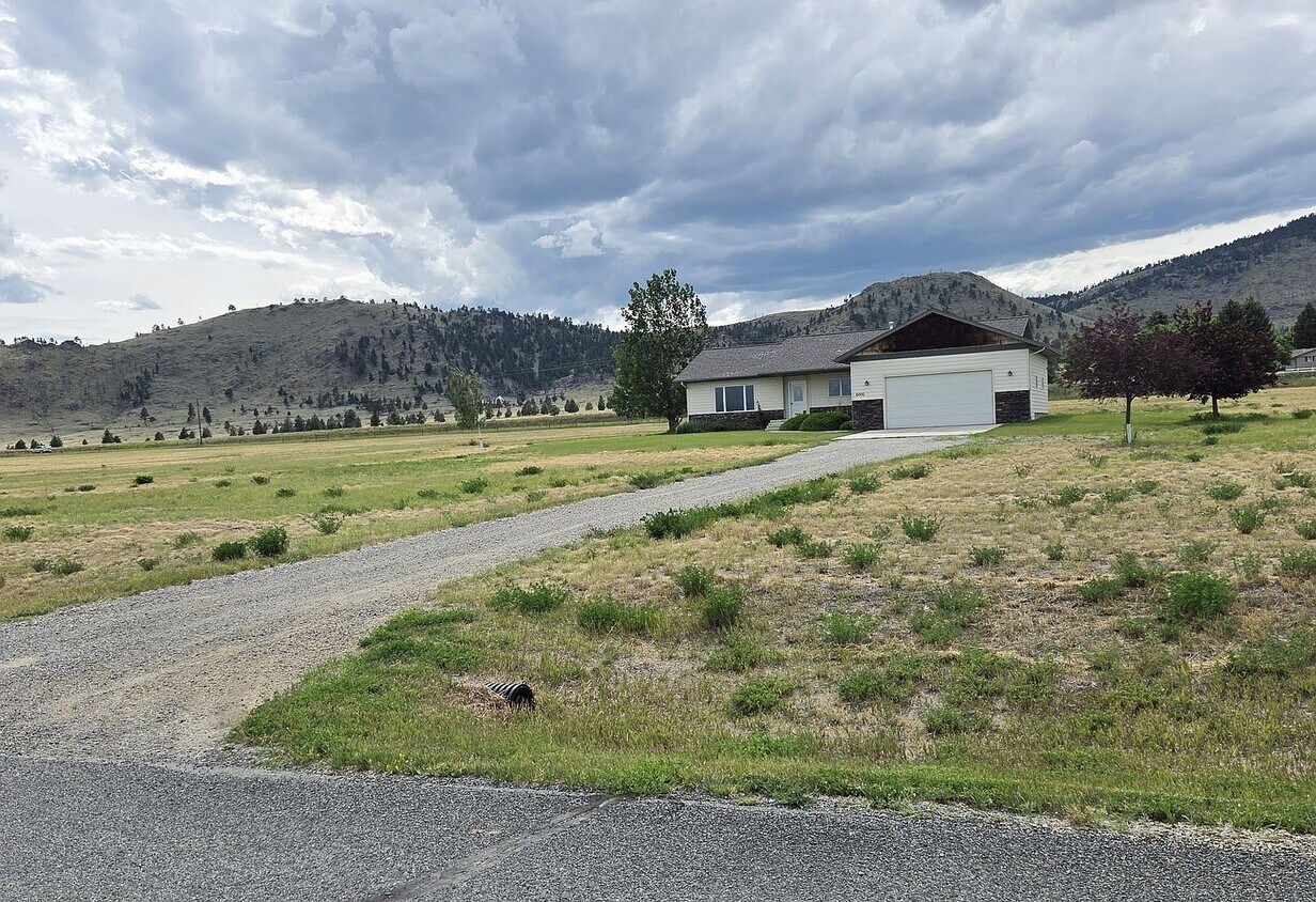 Building Photo - 6000 Greenfield Loop