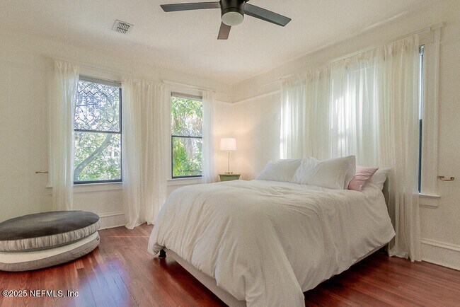 Foto del edificio - 1838 Silver St