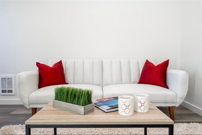 Foto del edificio - 3-Story Urban Walk Up at a Modern Community Featuring 3 Bedrooms 3.5 Bathrooms