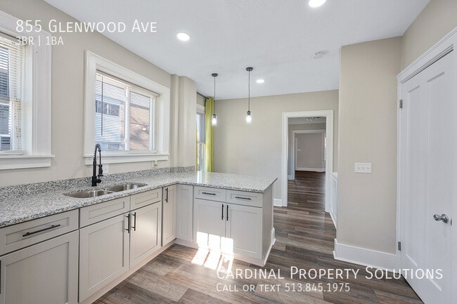 Building Photo - 3-Bedroom House in Avondale Near University!