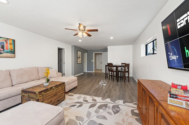 Foto del edificio - 1223 J Ave