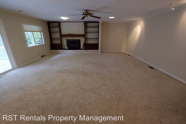 Building Photo - 3 br, 3.5 bath House - 5 Canterbury Ct