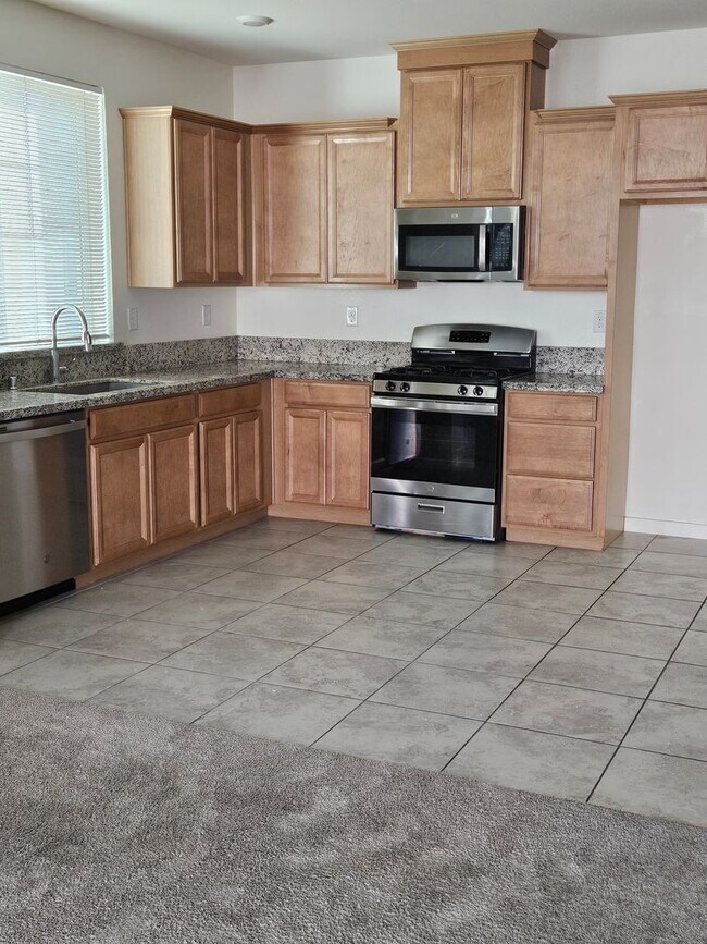 Building Photo - LOCATION, LOCATION, LOCATION 2 bedrooms an...