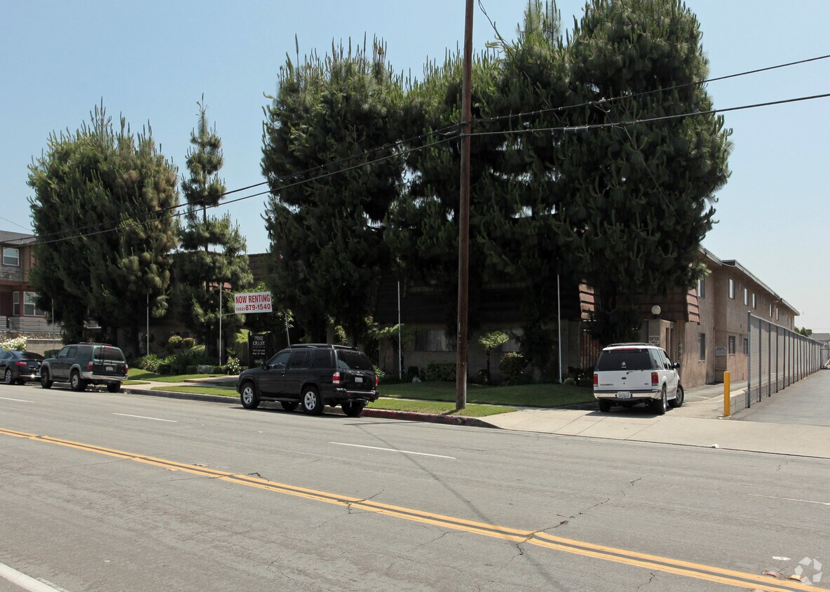 Foto principal - Pine Crest Apartments