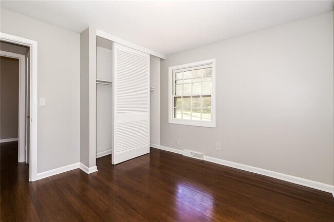 Foto del edificio - 439 Scott Blvd