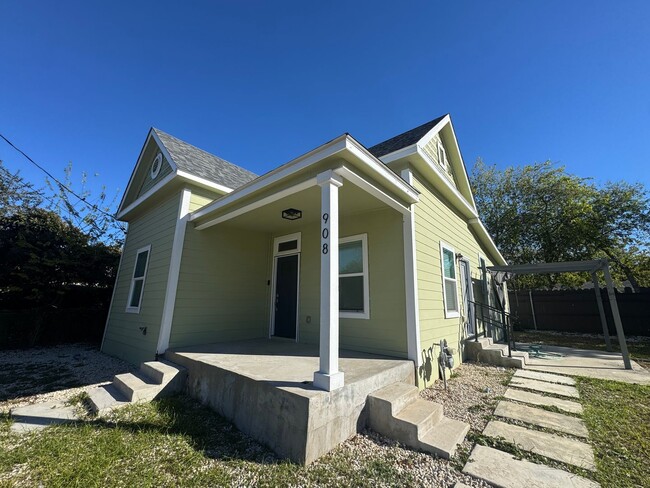Building Photo - Beautiful 2 bd 2 ba with office! Home minutes from the Historic Pearl! AVAILABLE NOW!